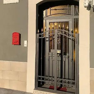 https://the-sun-house.catania-hotels.net